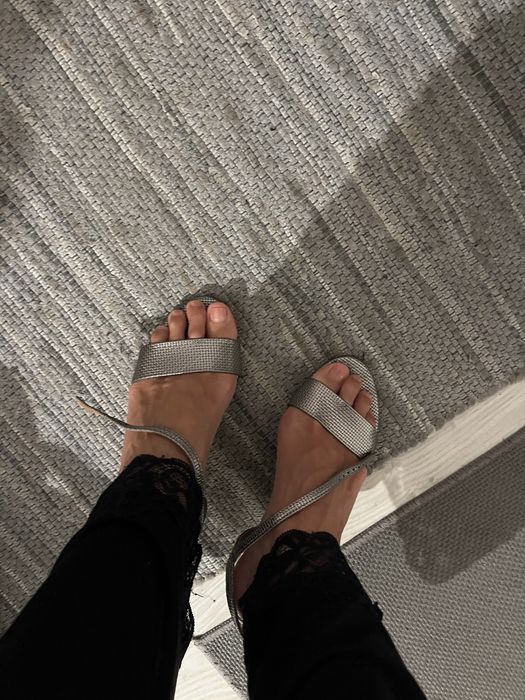 Sandale cu toc