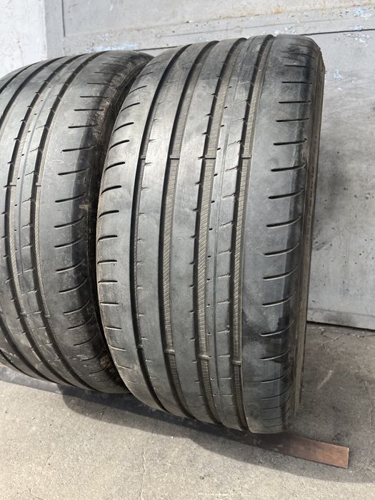 2 бр. летни гуми 235/35/19 GoodYear DOT 0618 5 mm