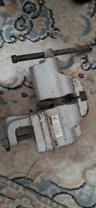Тиски Слесарное или столярное