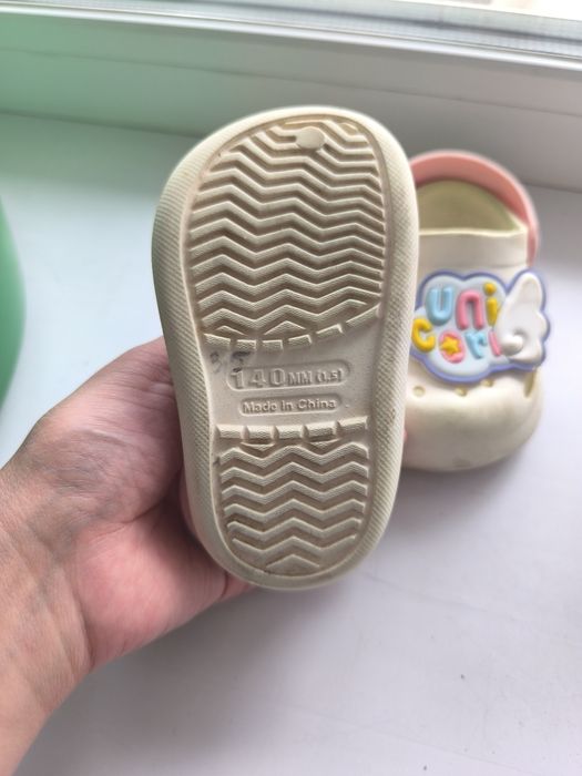 Продаю детские кроксы.