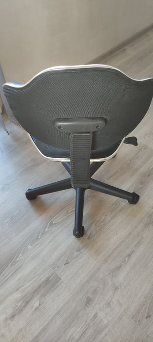 Офис стол със седалка от мемори пяна