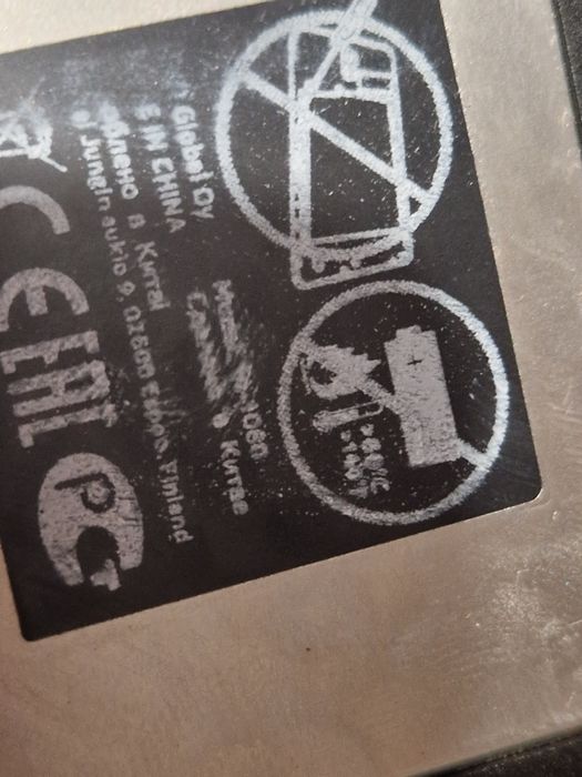 Telefon Nokia cu touchscreen si încărcător.  Nu pornește