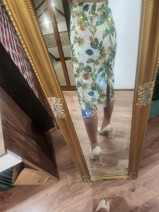 Пла с пайети, С размер