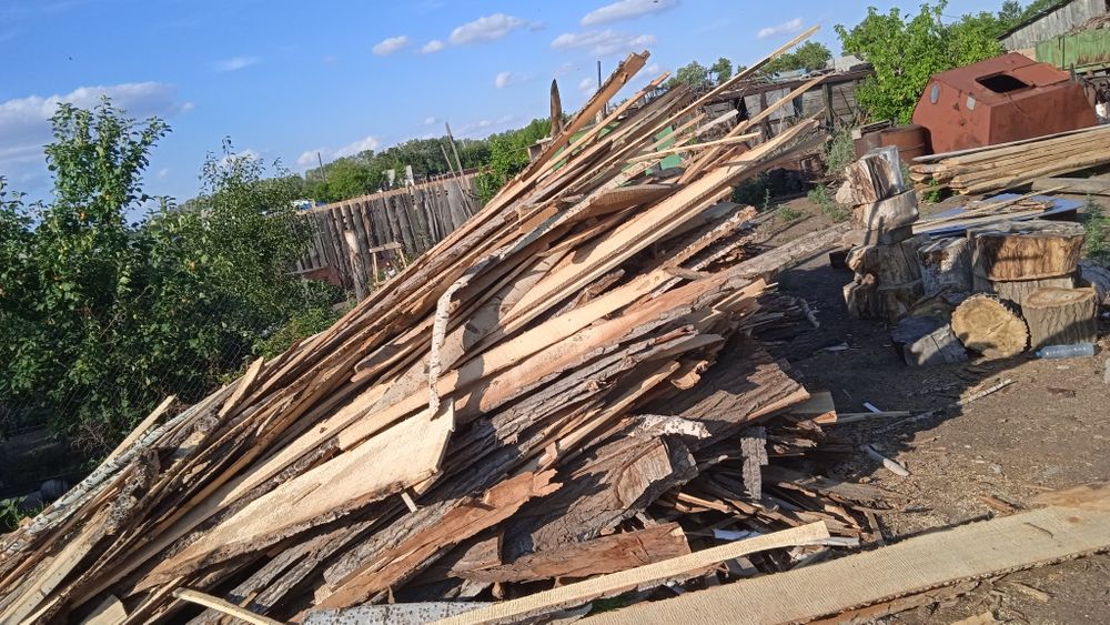 Пилорама , бревна на доски