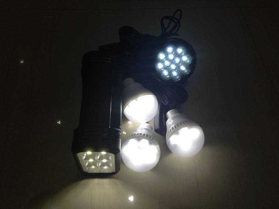 Соларна система 8в1 - лампи, челник,прожектор, USB зарядно и генератор