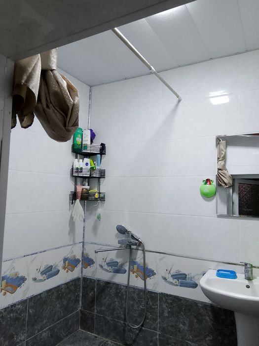 Майдонни олдидан ховли сотилади.