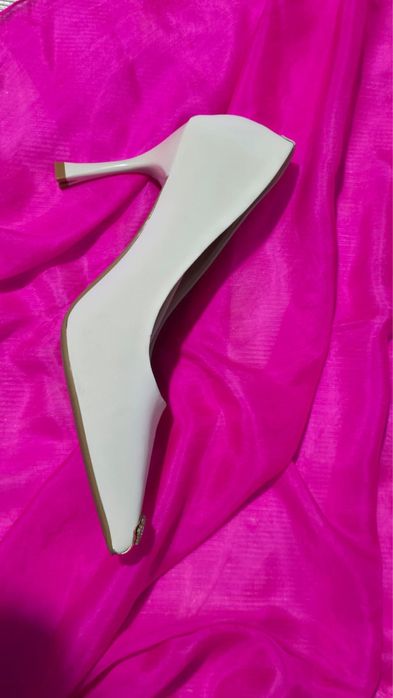 Pantofi noi crem masura 38