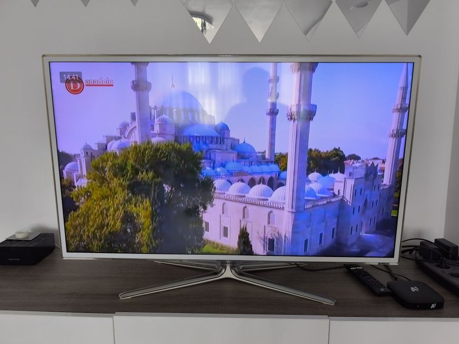 Samsung телевизор 40 инча модел UE40ES6710