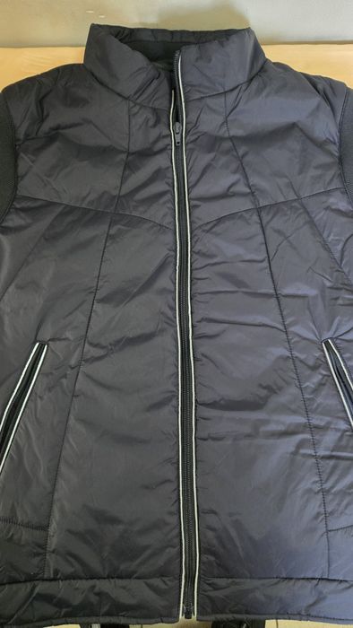 Продам фирменную жилетку