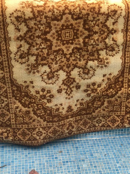 Продаются три паласа б/у в хорошем состоянии