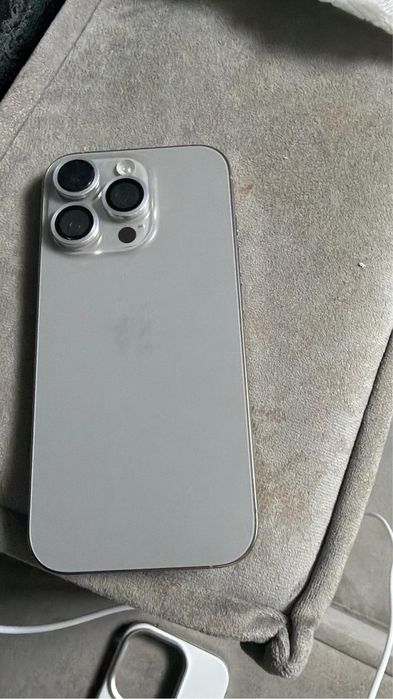 Продам Айфон 16 про на 128гб