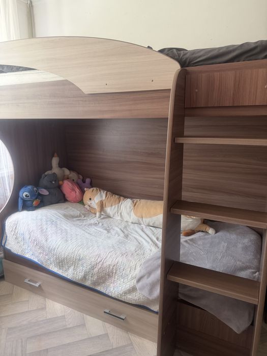 Продам двухъярусную кровать б/у.