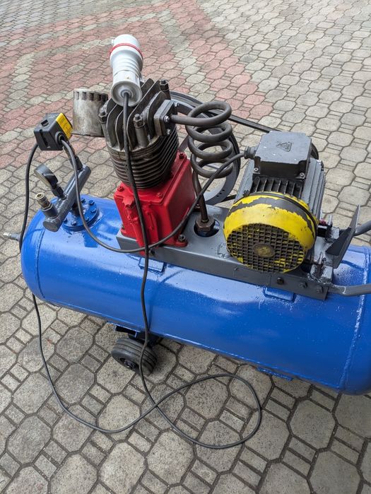 Compresor aer trifazic industrial cu pistoane