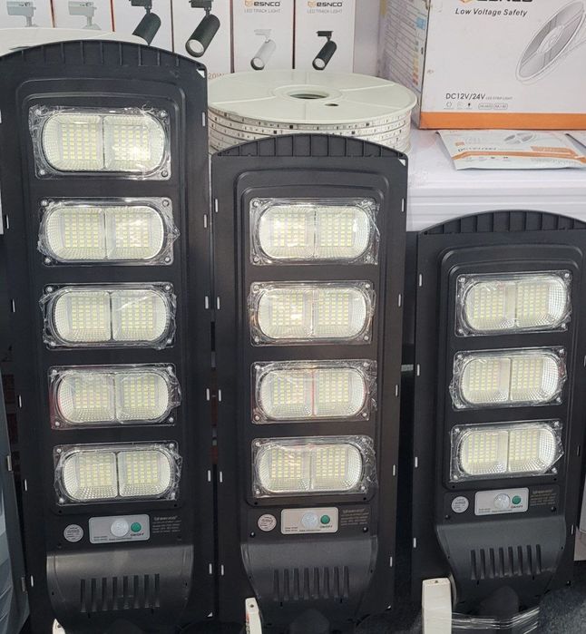 Stolba projektori solnechniy panelda