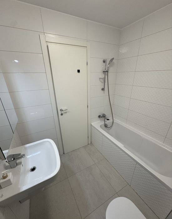 Inchiriere apartament 2 camere si loc de parcare