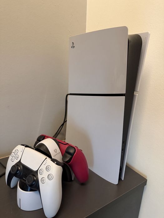 PlayStation 5 Slim 1TB + 2 controllere + stație încărcare | Garanție Altex