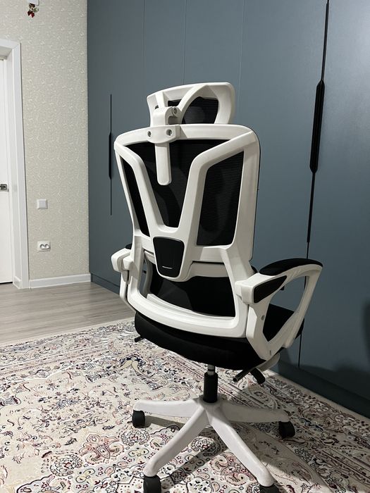 офисное кресло в хорошом состянии