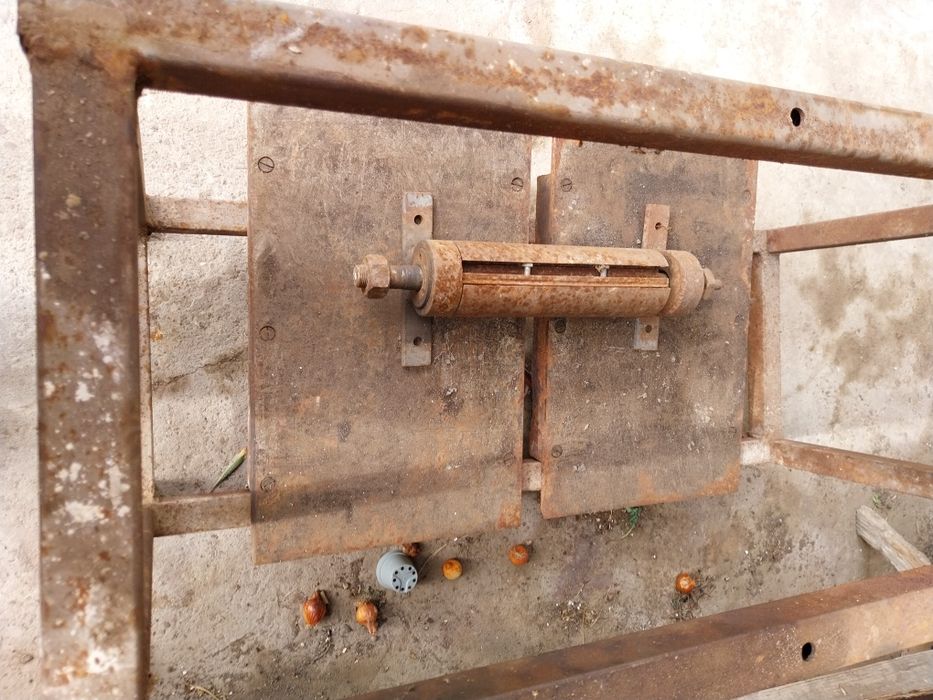 Vând abricht cu trei cuțite de 30 cm,,