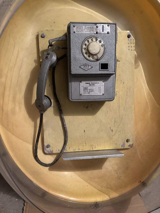 Уличен монетен телефон