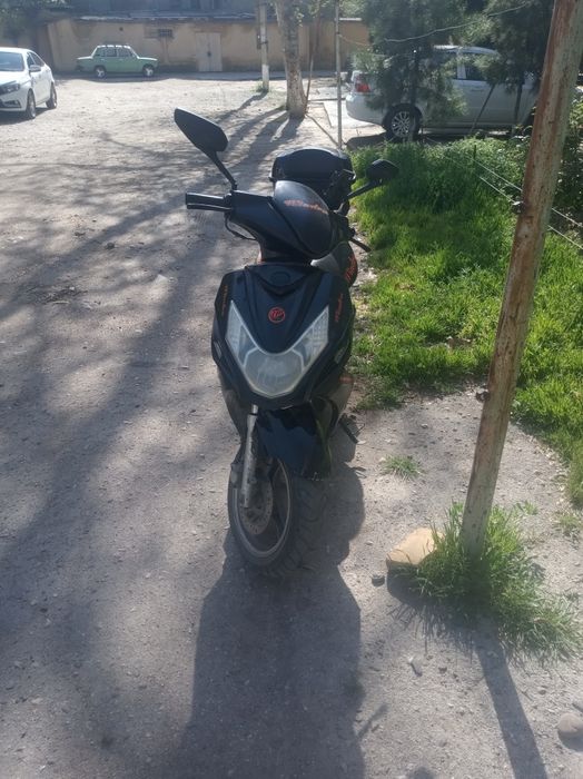 Скутер бензиновый.