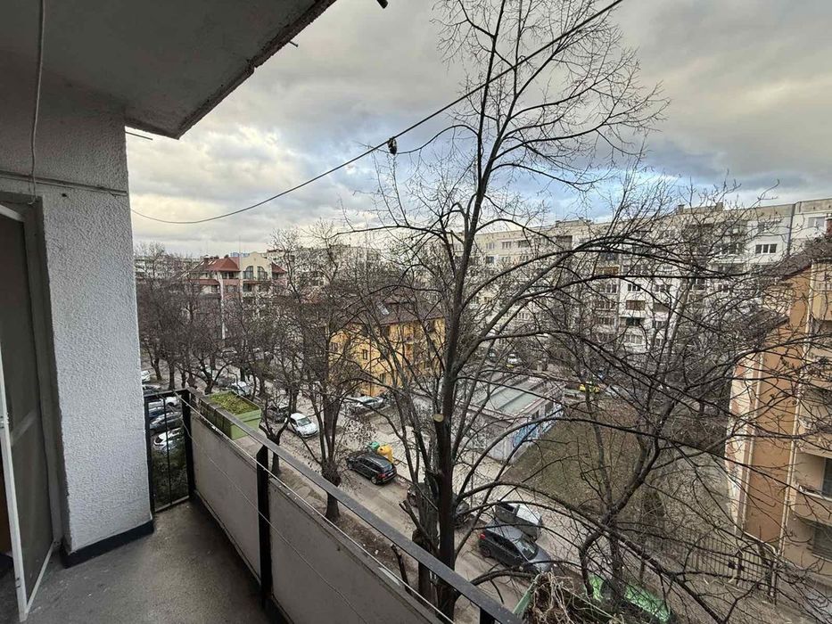 ДВУстаен апартамент! ж.к. Хаджи Димитър! Комуникативна локация!