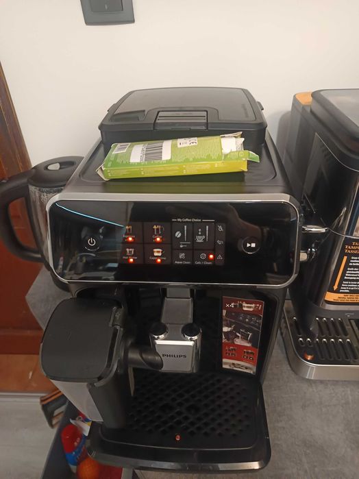 Кафе автомат Phillips LatteGo 2300