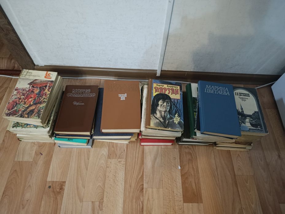 Книги отдам даром.