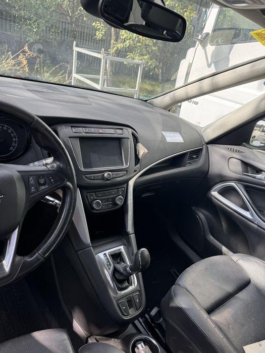 Dezmembrez Opel Zafira 2019 2.0 diesel