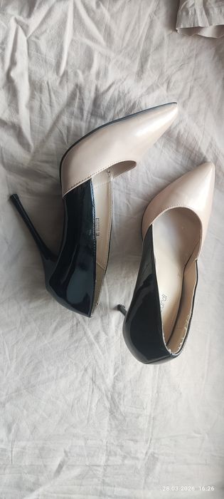 Продам пару туфель 38 размер