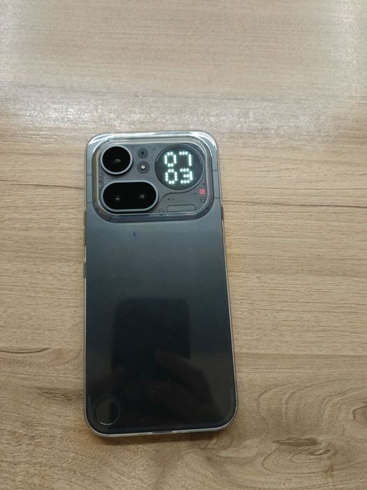 Продавам телефон Nothing Phone 4a Pro 12/256