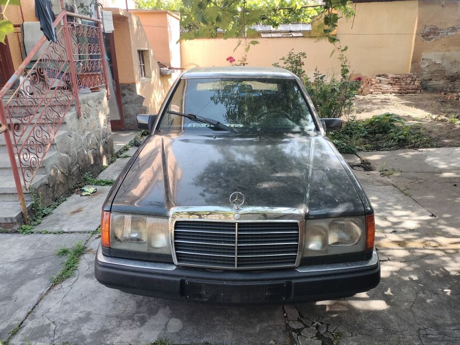 Mercedes W124 E200
