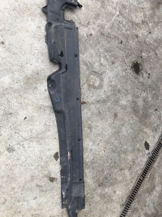 scut lateral stanga volkswagen touareg 2012