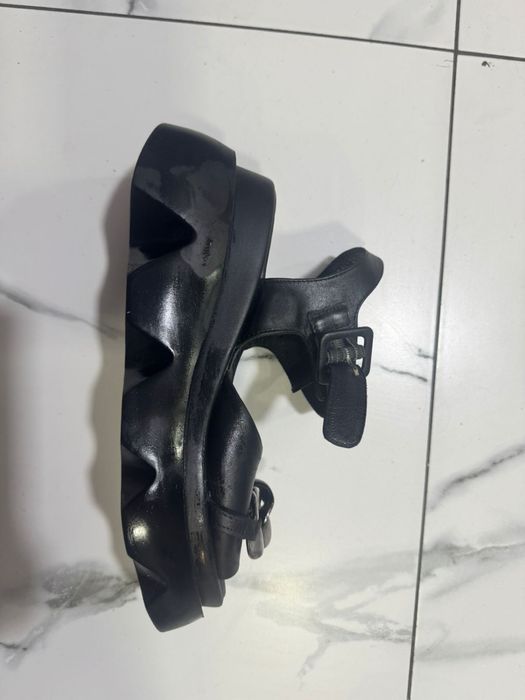 Продам босоножки