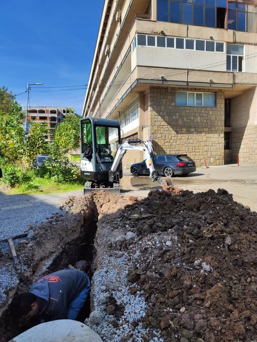 Услуги с мини багер (1.6t.) и самосвал (3.5т). с малък кран.