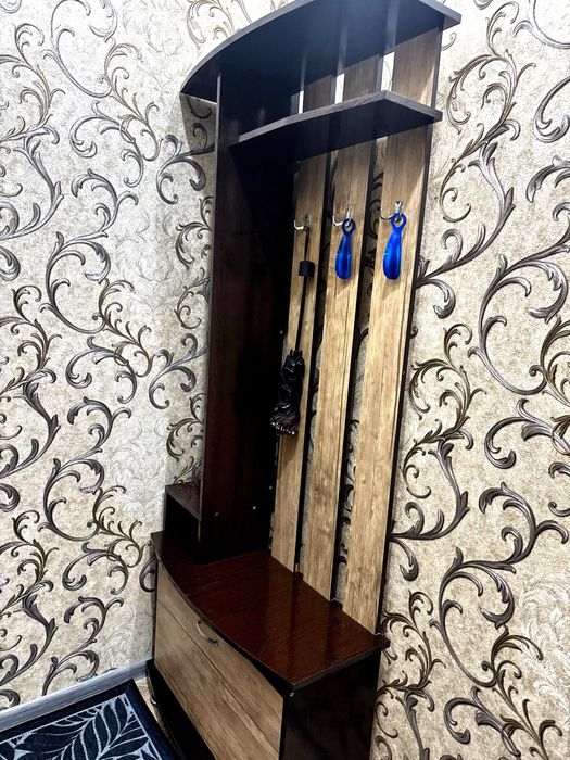 Машинка стиральная  и в прихожку шкаф