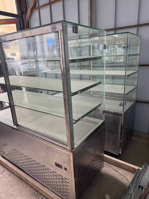 Витрина холодильниклар сотилади