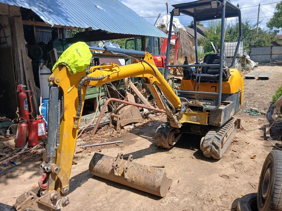 Vand miniexcator komatsu pc15 r8