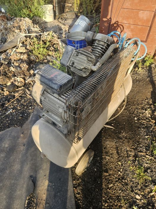 Компресор сто литров