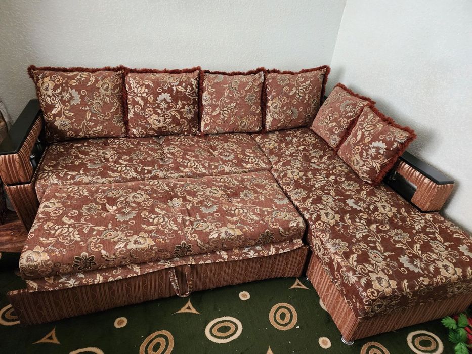 Продаю Диван почти как новый