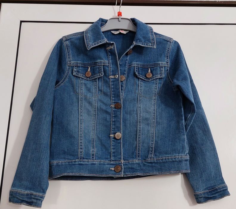 Geaca blugi fetite, varsta 8 ani. Transport prin posta inclus in pret!