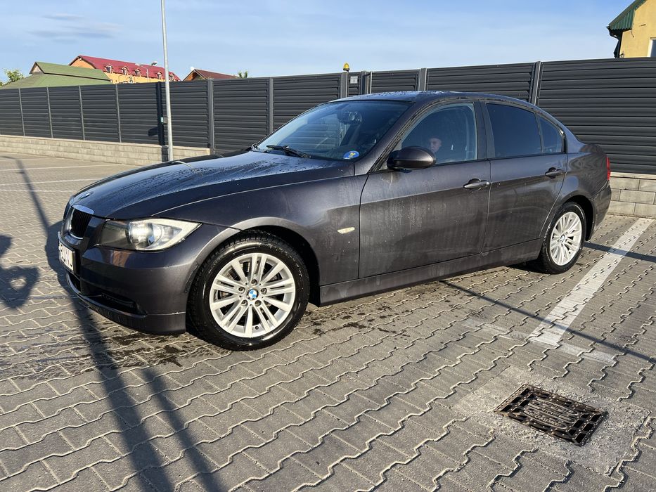 Vand E90 318D distributia in fata in stare perfecta de functionare.