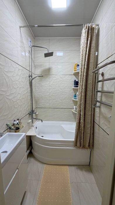 Срочно продается квартира 4х комнатная 92 кв на Юнусабад 9 кв.