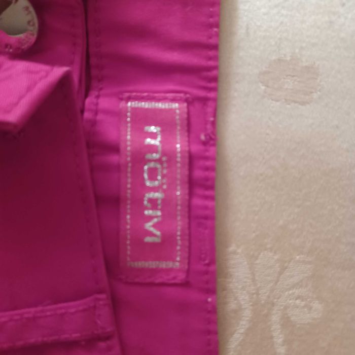 Pantalon roșu trei sferturi pentru femei