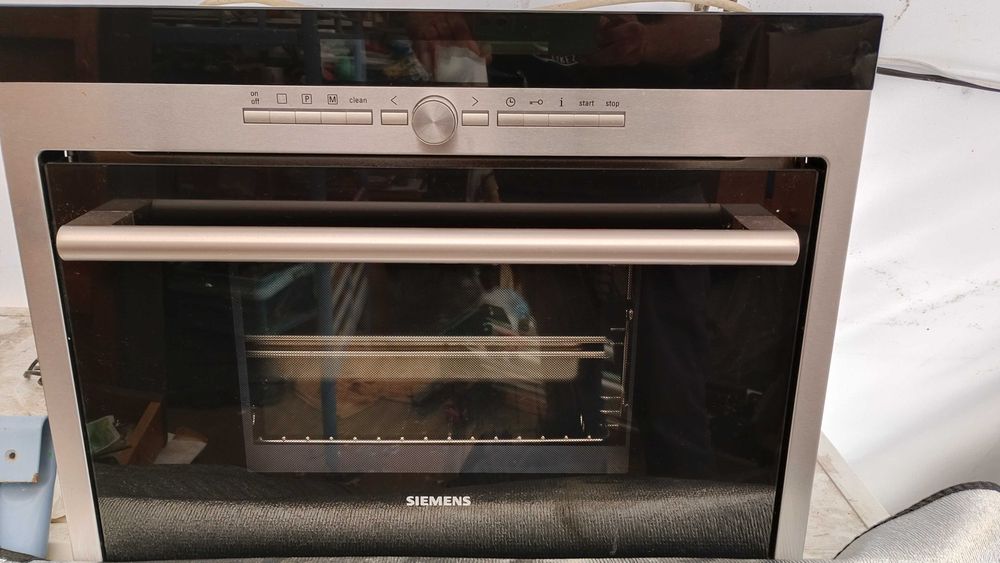 Продавам висококачествена фурна за готвене на пара за вграждане Siemens, модел HB26D552. Уредът е изключително запазен, произведена в Германия
