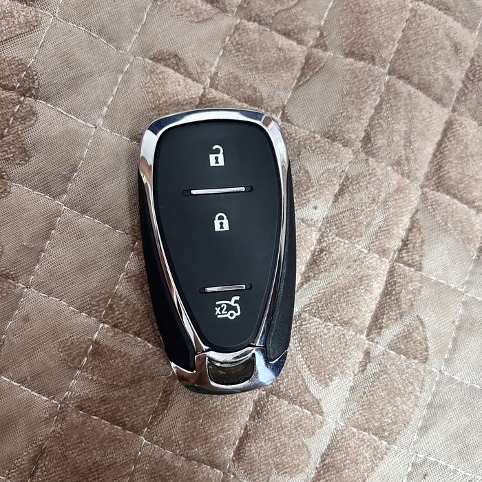 Продам оригинальный смарт-ключ Chevrolet Onix