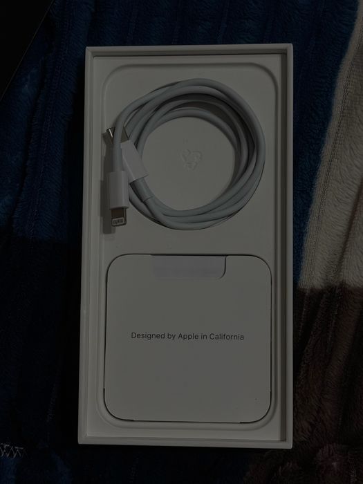 продам IPhone 12