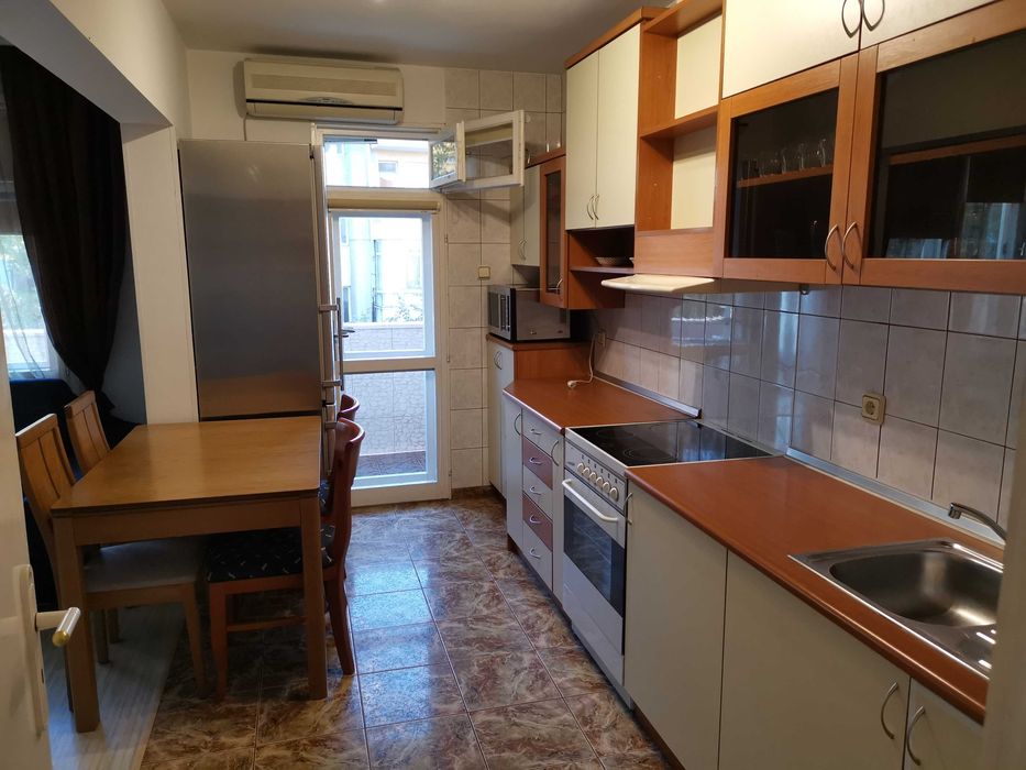 Дава се под наем Тристаен апартамент в Добрич, Център - 100 кв.м за 357 € - Снимка #4