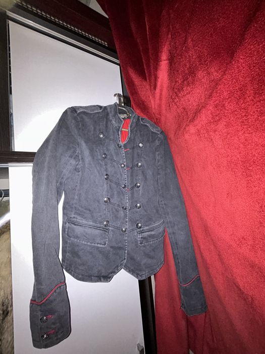 Geci dama firma bomber