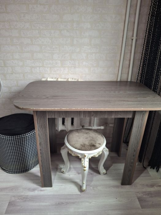 Продам кухонный стол