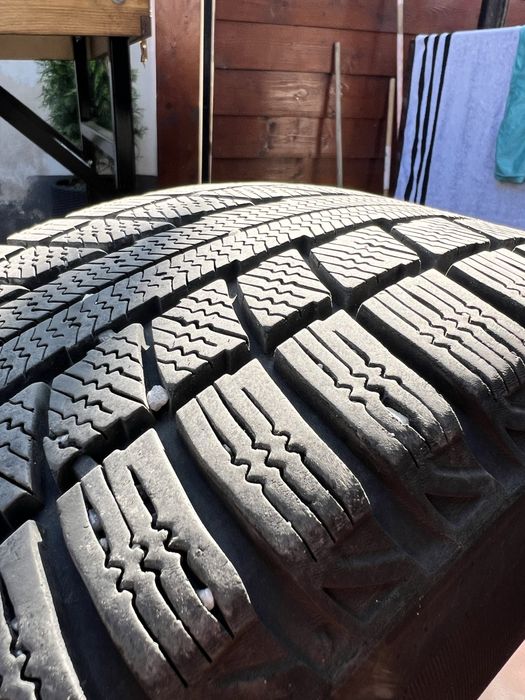 Jante 17” Tiguan + Anvelope iarnă 235/55 R17 – Stare foarte bună